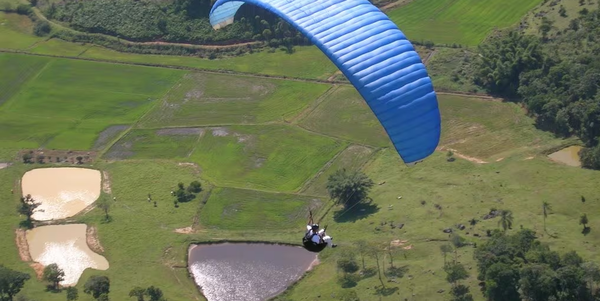 Una persona murió tras la caída de un parapente - Noticiero Paraguay