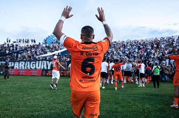 Versus / El mensaje del capitán de Olimpia a la "maravillosa" hinchada franjeada