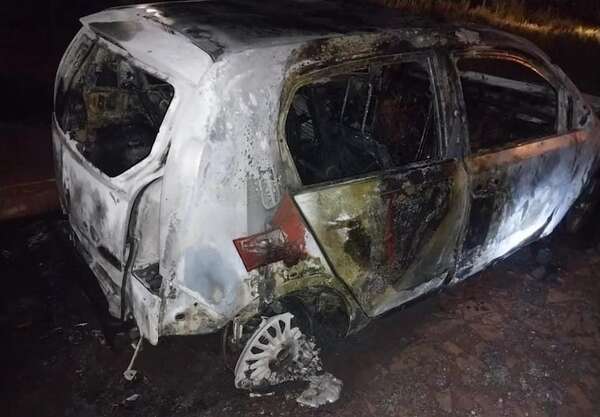 Incendio de vehículo en Pedro Juan: investigación apunta a posible acción deliberada - Policiales - ABC Color