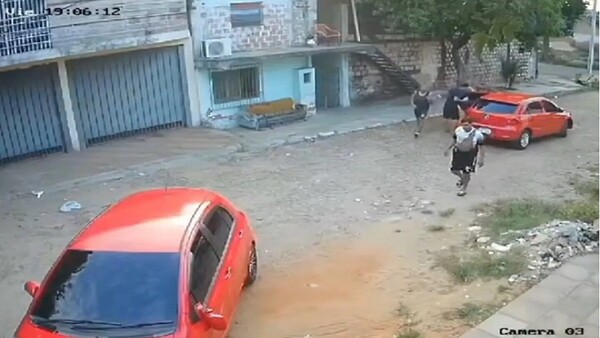 Investigan a tres policías por presunto intento de extorsión a una pareja