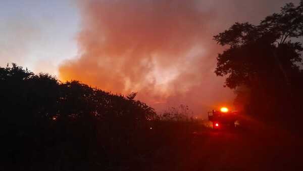 Vertedero de Santa Rosa se incendia provocando un grave daño ambiental