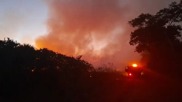 Incendio en vertedero de Santa Rosa provoca grave daño ambiental