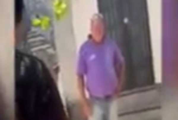 Cocinan asado en medio de tumbas en el Cementerio de la Recoleta - SNT