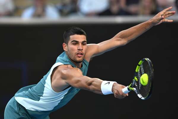 Alcaraz debuta en Australia con expeditivo triunfo ante Shevchenko - Tenis - ABC Color
