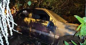Diario HOY | Conductor abandona su auto tras rozar a motociclista y chocar contra una reja