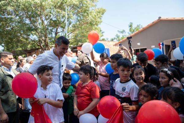 Inauguran 61 viviendas en Central