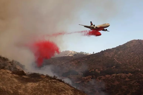 Los daños por los incendios en Los Ángeles alcanzan los 250 mil millones de dólares • PARAGUAY TV