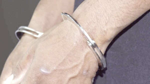 “A días de casarme, mi ex me mandó preso”