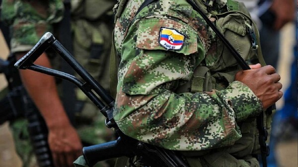 Rescatan a 5 menores que iban a ser reclutados por disidencias de FARC en Colombia