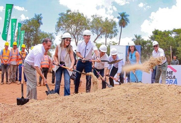 Dan palada inicial para construir 31 casas de Che Róga Porã en Luque - ADN Digital