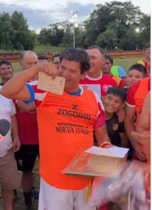 Pepe Cardozo, “Ciudadano ilustre y deportista ejemplar” - Fútbol - ABC Color