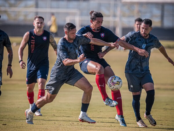 Cerro Porteño perfila su equipo inicial para arrancar el 2025