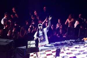 Steve Aoki lidera una frenética fiesta en el Anfiteatro de San Bernardino - Música - ABC Color
