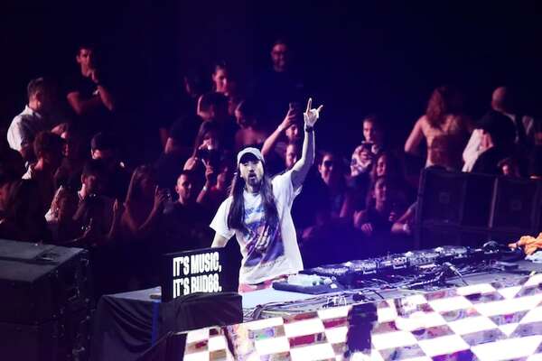 Steve Aoki lidera una frenética fiesta en el Anfiteatro de San Bernardino - Música - ABC Color