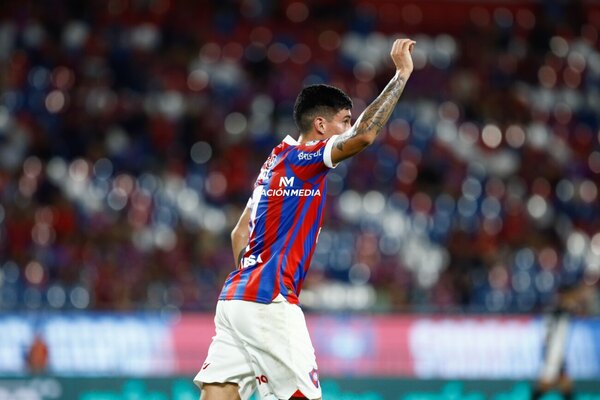 Versus / Enzo Giménez seguirá su carrera en el exterior y ya fue presentado en su nuevo equipo