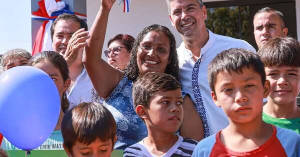 La Nación / Gobierno entrega viviendas a pobladores de Villeta e Itauguá