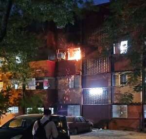 Un departamento se incendió en el barrio San Antonio - Policiales - ABC Color