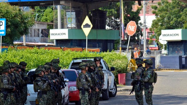 Venezuela reabre fronteras y hermetismo rodea a González