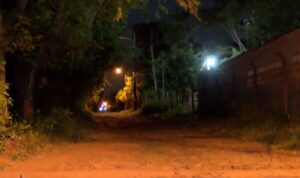 Fue a ver un futbolacho y al salir malevos lo retienen y le roban su vehículo