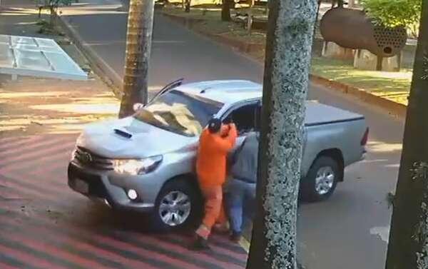 Apuntan a policía y guardiacárcel de Tacumbú por asalto a cambista en Encarnación - Policiales - ABC Color