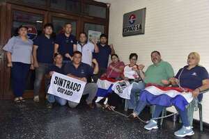 Funcionarios de COPACO se encadenaron por falta de pago