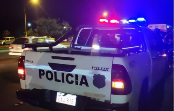 Defensora pública muerde a policía tras incidente vial en Asunción