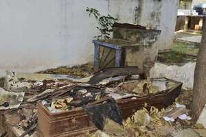 Nenecho mantiene el Cementerio del Este lleno de basuras, escombros y panteones destruidos - Nacionales - ABC Color