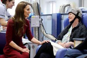 Kate Middleton y la conmovedora visita al hospital en el que fue tratada de cáncer - Gente - ABC Color