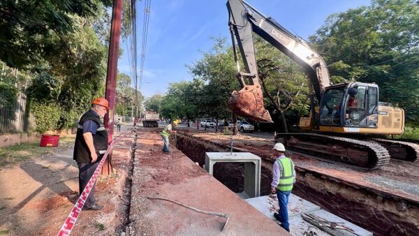 MOPC avanza en nuevos frentes de obras sobre la avenida Mariscal López en San Lorenzo - El Trueno