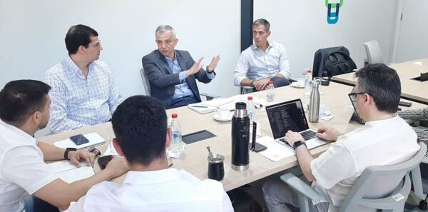 Gobierno dinamiza gestiones para el inicio de obras de Paracel, la planta celulosa que invertirá US$ 4.000 millones