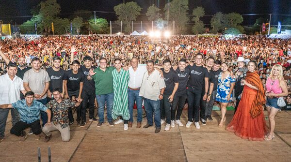 Festival del Poncho Para'i reunió a cerca de 8.000 personas en Piribebuy - .::Agencia IP::.