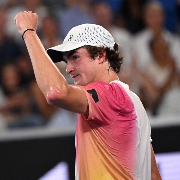 Versus / El joven brasileño Joao Fonseca derrota a un Top 10 en su estreno en un Grand Slam