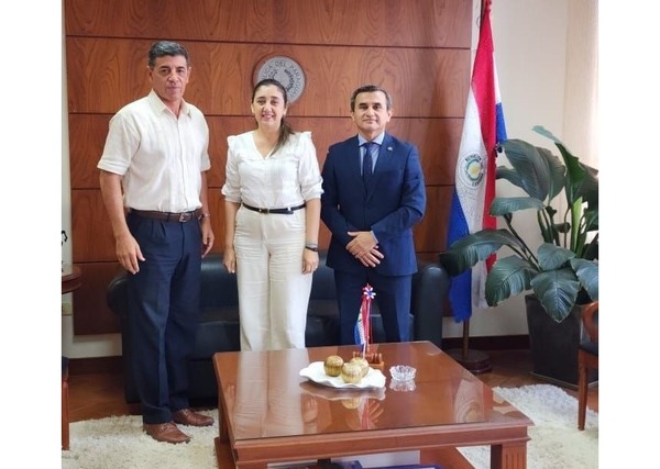 Ministro Víctor Ríos se reunió con miembros del Consejo de Administración de Misiones