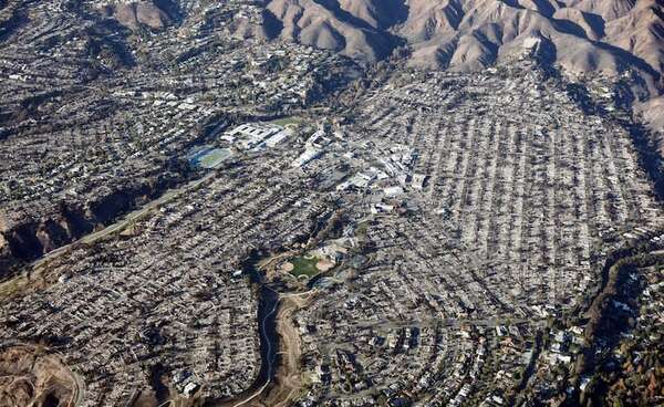 California enfrenta un nuevo incendio en plena alerta por fuertes vientos - Mundo - ABC Color