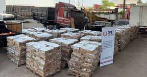 La Nación / Decomisan en Caaguazú camión que trasladaba 15.000 kilos de pollos de dudosa procedencia