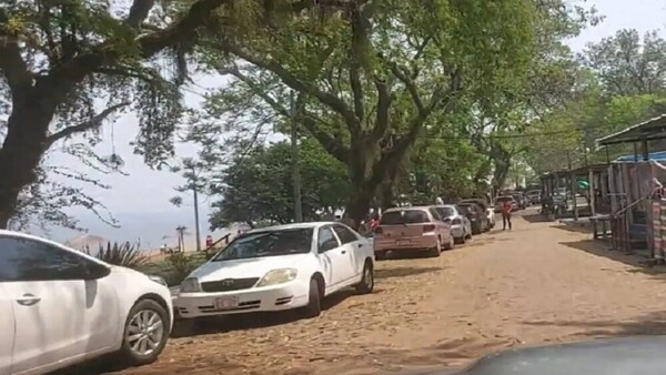 Intendente de Sanber reconoció que fue amenazado por cuidacoches y los dejó operar - 1000 Noticias