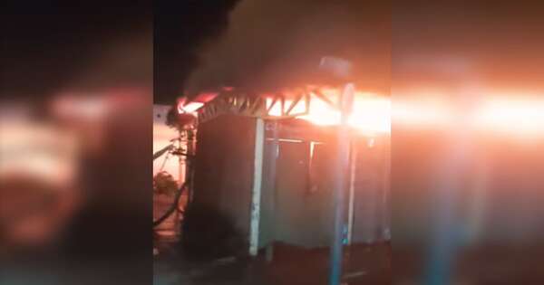 Diario HOY | Adictos provocan voraz incendio de casillas abandonadas en Encarnación