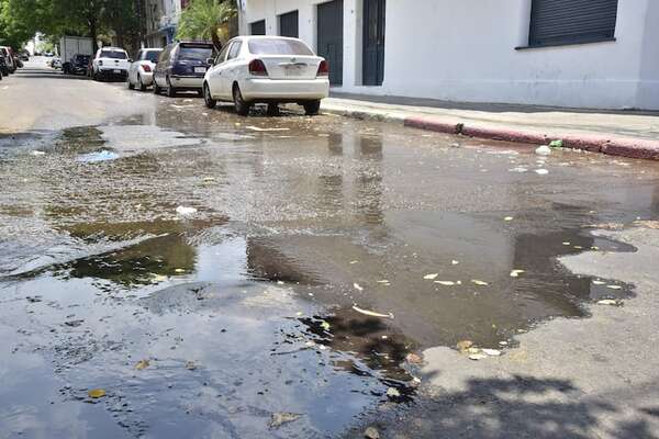 Essap pide racionalizar agua, pero deja caños rotos por todo Asunción - Nacionales - ABC Color