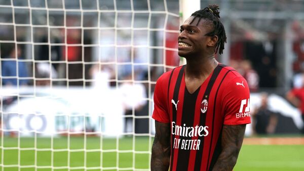 Milan remonta y amarga al Como de Cesc Fàbregas