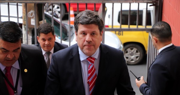 Giménez plantea eliminar el salario mínimo para convertir a Paraguay en "un país espectacular"