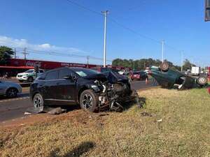 CDE: Aparatoso accidente deja dos personas lesionadas en el “Cruce de la Muerte” de la ruta PY02 - ABC en el Este - ABC Color