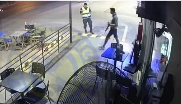 Asalto: Policía sin arma es viral en redes •