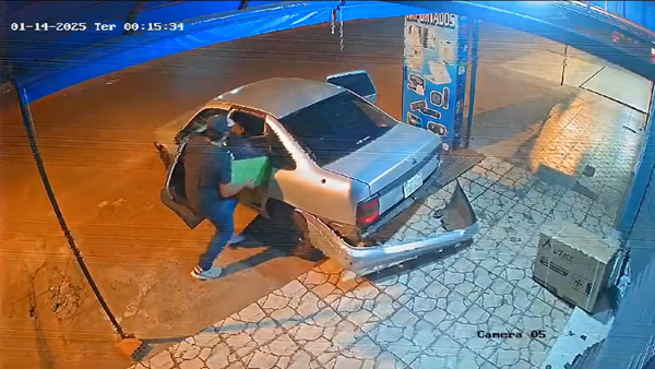 Video: Ladrones chocan un local para poder entrar y robar en PJC