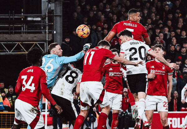 Versus / Nottingham Forest vuelve a frenar al Liverpool en la Premier League