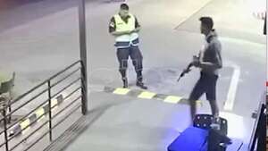 Video: policía “exprés” es intimidado por asaltante en una estación de servicio en la ruta Luque San Bernardino - Policiales - ABC Color