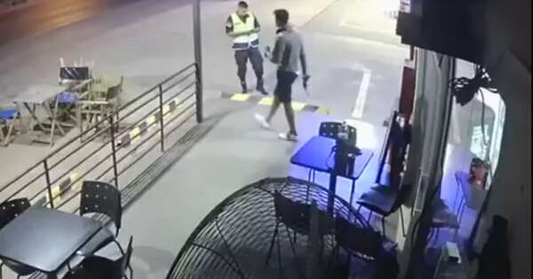 Diario HOY | ¿Policía sin arma o asustado?: asaltante “perdona” a uniformado al quedar sin reacción