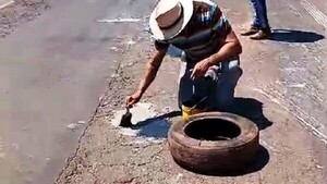 San Pedro: Ante dejadez del MOPC tapan peligrosos baches en la ruta