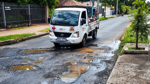 Mariano: Suben costo de habilitación, pero sus calles están llenas de pozos