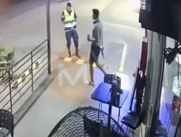 Policía no reaccionó ante robo en estación de servicios Luque · Radio Monumental 1080 AM