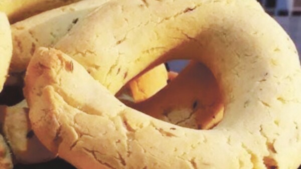 Ministra sugirió alzar el precio de la chipa para poder pagar el peaje